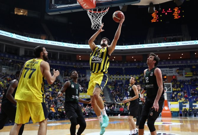 Lider Farklı Kazandı