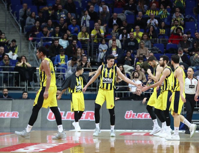 Lider Farklı Kazandı