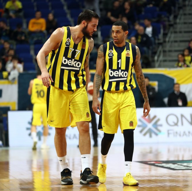 Lider Farklı Kazandı
