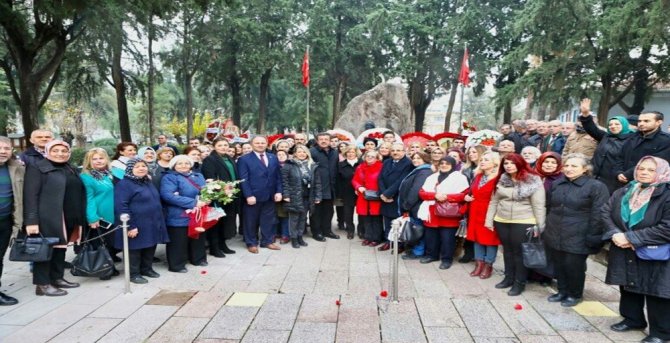 Zübeyde Hanım’ın Mezarı Başında Dua Etti