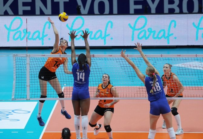 Eczacıbaşı, Halkbank’a Set Vermedi