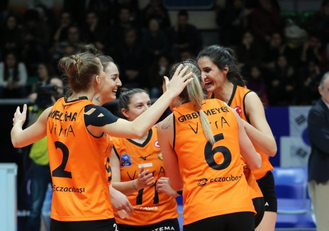 Eczacıbaşı, Halkbank’a Set Vermedi