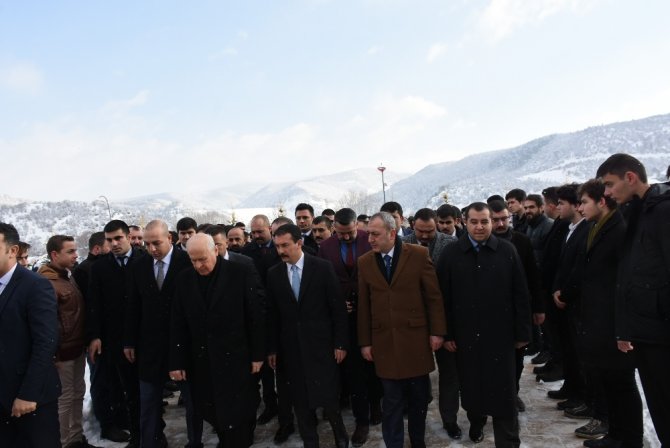 Bahçeli ‘Ülkücü Şehitler Anıtı’nı Ziyaret Etti