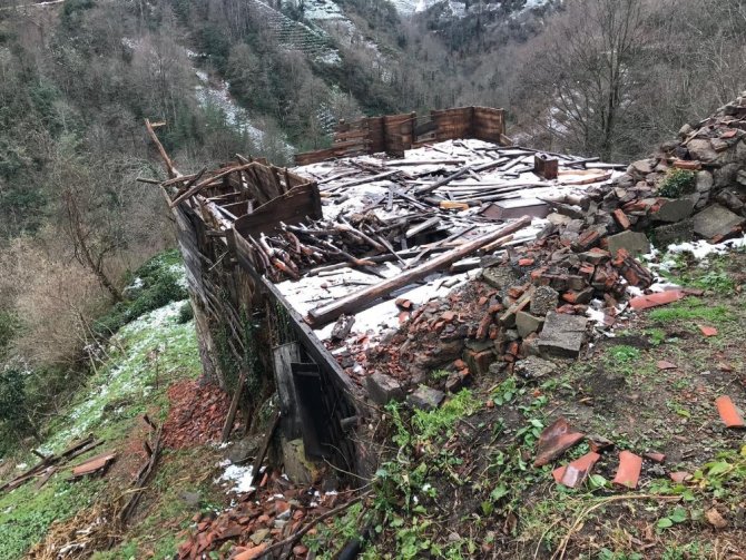 Trabzon’da Fırtınada Zarar Gören 226 Binada Hasar Tespit Çalışmaları Başladı