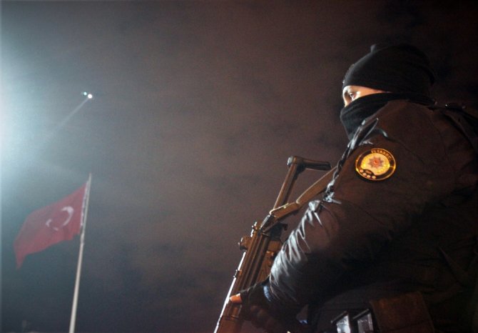 Polis Taksim Meydanı’nda Kuş Uçurtmadı