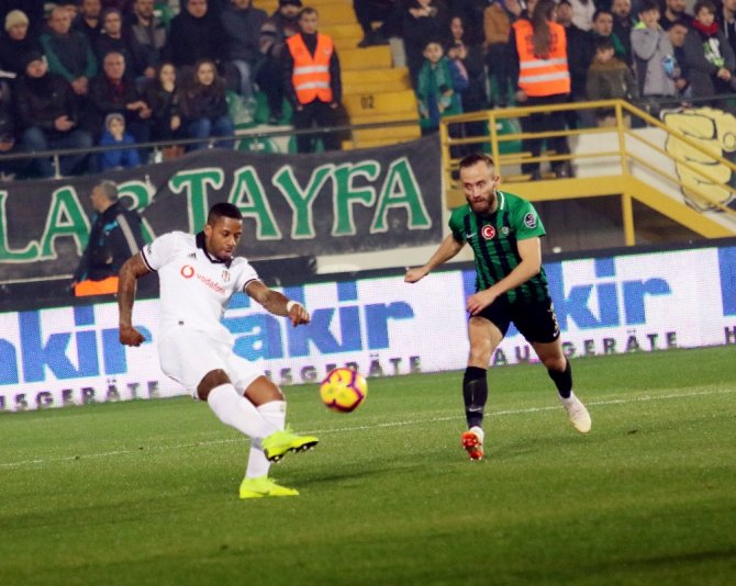 İlk Yarı Beşiktaş’ın Üstünlüğüyle Bitti