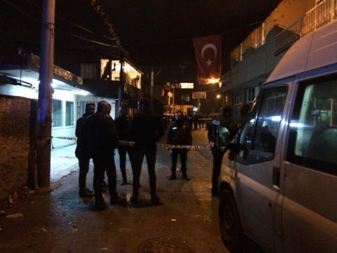 İzmir’de Sokak Ortasında Kadın Cinayeti