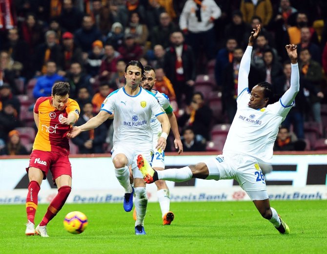 Forvetsiz Aslan’dan Gol Yağmuru