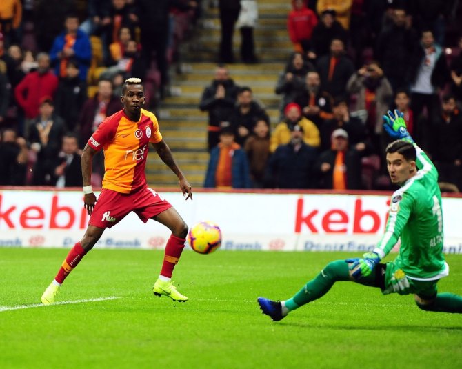 Forvetsiz Aslan’dan Gol Yağmuru