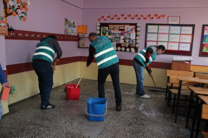 Okulların Yarıyıl Tatilinde Tadilatı Ve Temizliği Hükümlüler Tarafından Yapılıyor