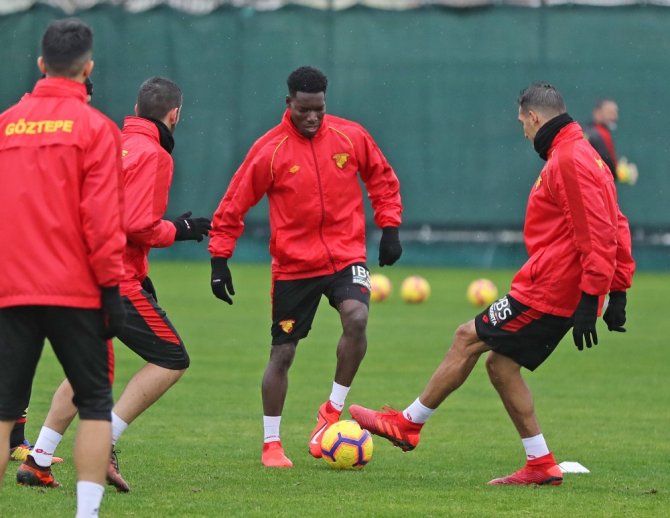 Göztepe Agbenyenu’yu Açıkladı