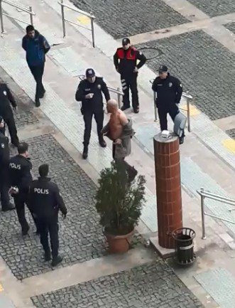 İşkur’a Kızan Vatandaş Valilik Önünde Taşkınlık Çıkardı