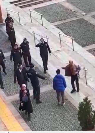 İşkur’a Kızan Vatandaş Valilik Önünde Taşkınlık Çıkardı