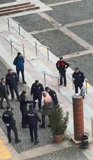 İşkur’a Kızan Vatandaş Valilik Önünde Taşkınlık Çıkardı