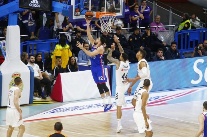 Anadolu Efes İspanya’da Mağlup
