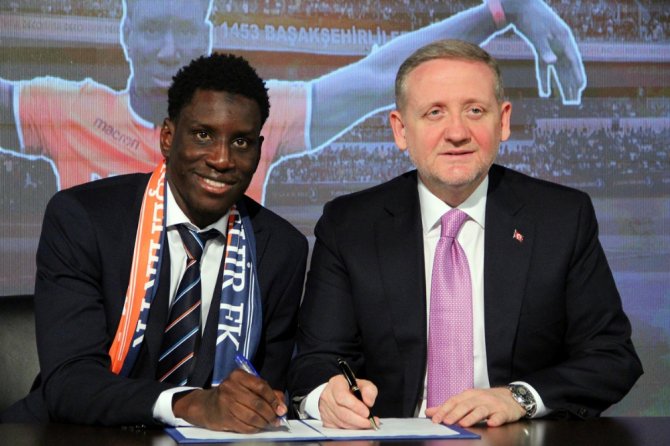 Medipol Başakşehir Demba Ba’yı Renklerine Bağladı