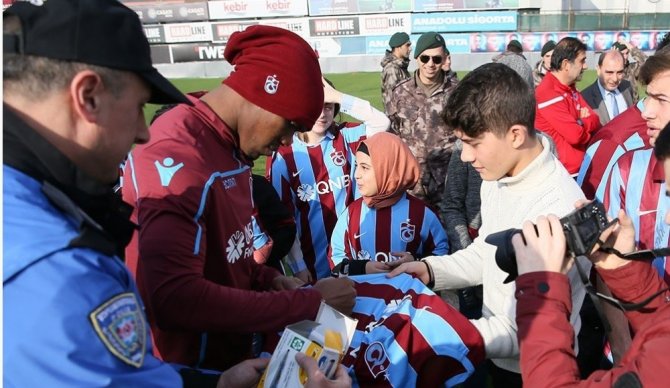 Kimsesiz Çocuklar Trabzonspor Antrenmanını Ziyaret Etti