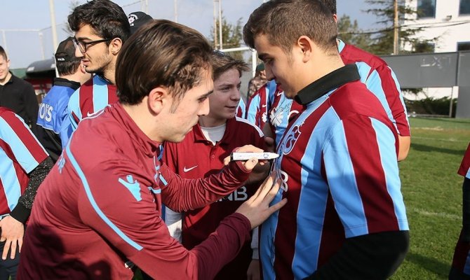 Kimsesiz Çocuklar Trabzonspor Antrenmanını Ziyaret Etti
