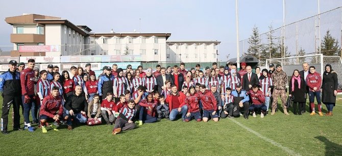 Kimsesiz Çocuklar Trabzonspor Antrenmanını Ziyaret Etti