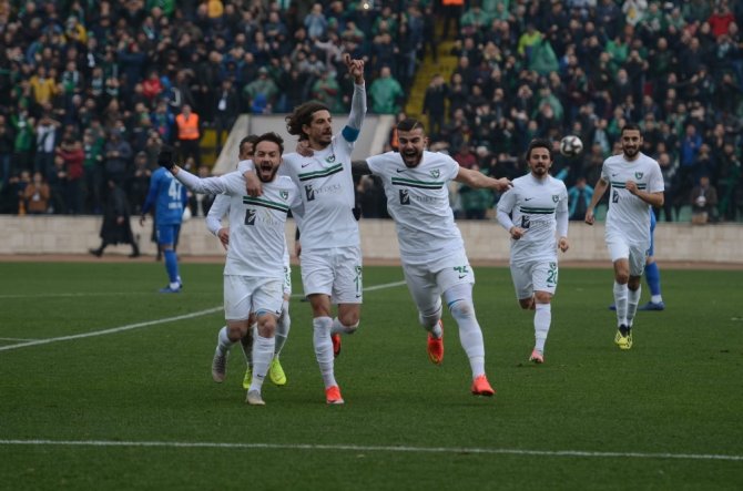Denizli Adana Demir’i Farklı Geçti