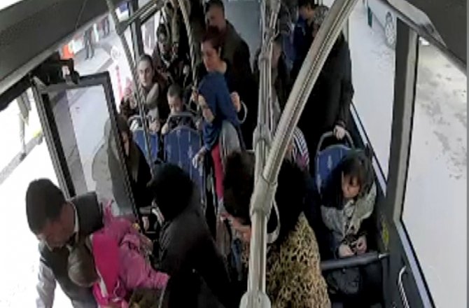 Bayılan Çocuk İçin Halk Otobüsünü Hastaneye Sürdü