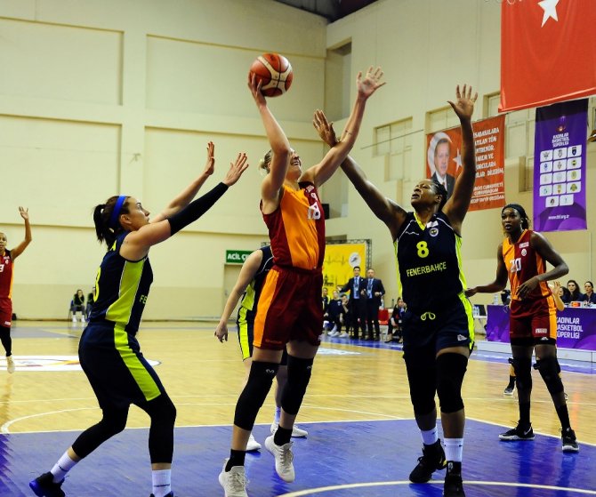 Fener Galatasaray’ı Deplasmanda Devirdi