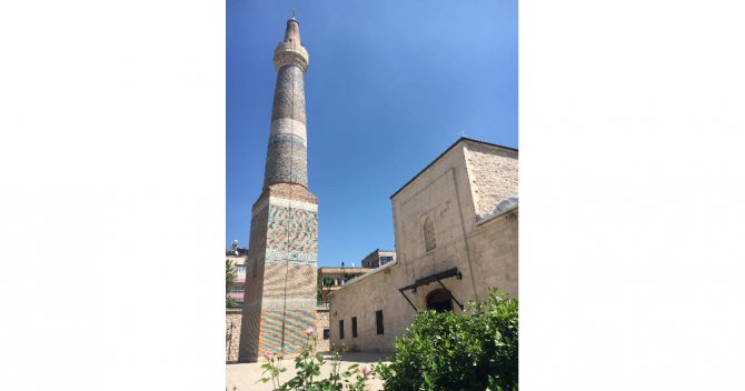 890 Yıllık Cami Yıllara Meydan Okuyor