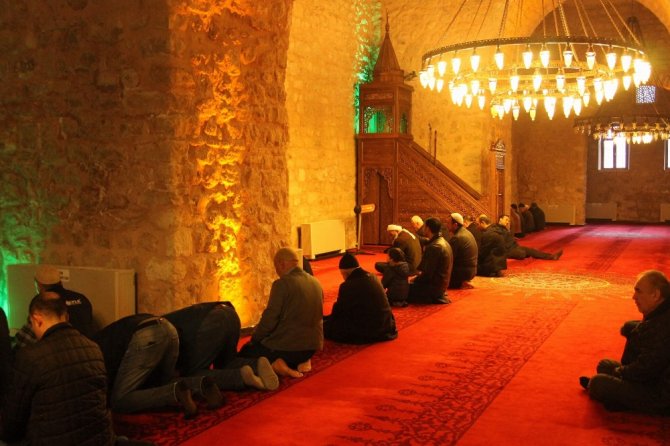 890 Yıllık Cami Yıllara Meydan Okuyor