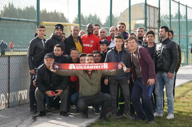 Sow Yeni Takımıyla İlk Antrenmanına Çıktı