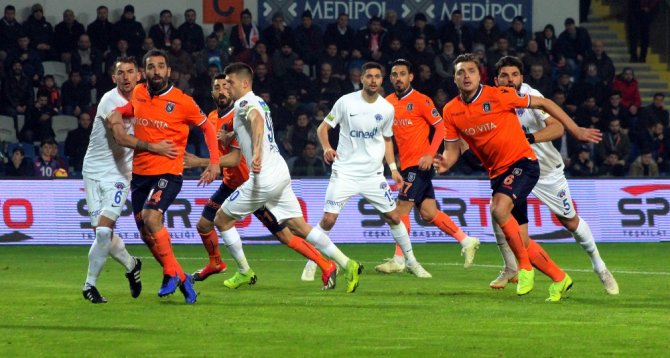 İlk Yarıda Başakşehir Golü Buldu