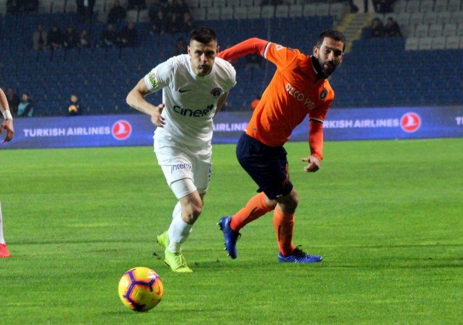 İlk Yarıda Başakşehir Golü Buldu