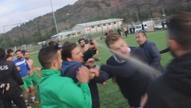 Maç Sonrası Kavgaya Biber Gazlı Müdahale