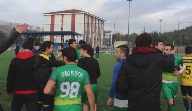 Maç Sonrası Kavgaya Biber Gazlı Müdahale