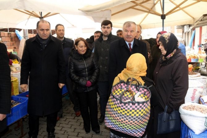 Ak Parti Beşikdüzü Belediye Başkan Adayı Demirci Pazarı Gezdi, Yeni Pazar Yeri Müjdesi Verdi