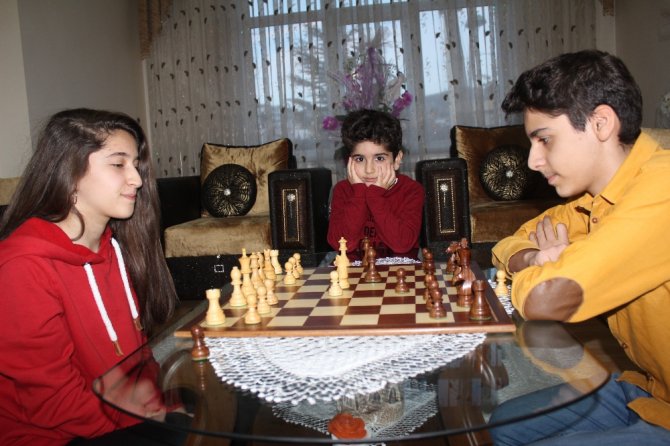 Daha 14 Yaşında 45 Madalya Ve 18 Kupa Kazandı