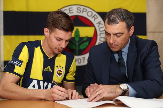Fenerbahçe, Miha Zajc İle 4.5 Yıllık Sözleşme İmzaladı