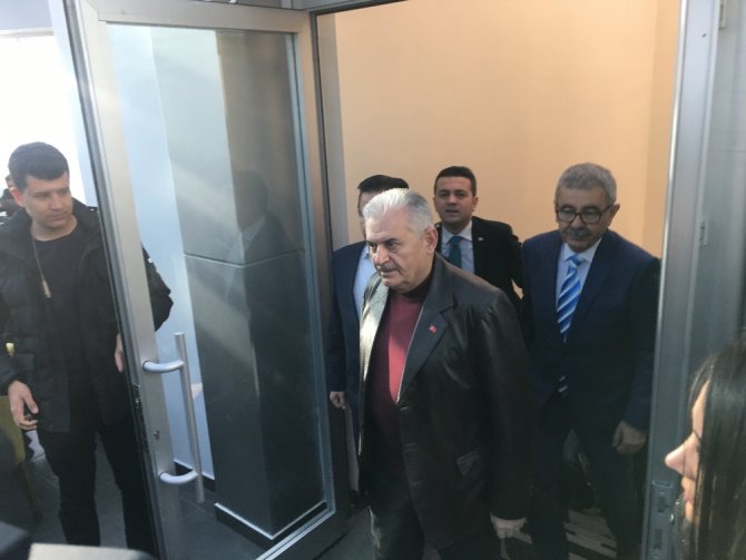 Binali Yıldırım Dericilerle Kahvaltı Yaptı