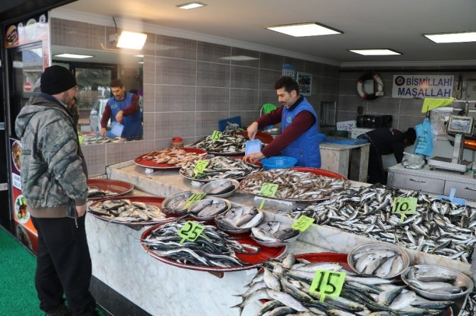 Fiyatından Dert Yansa Da Vatandaşın Tercihi Balıktan Yana