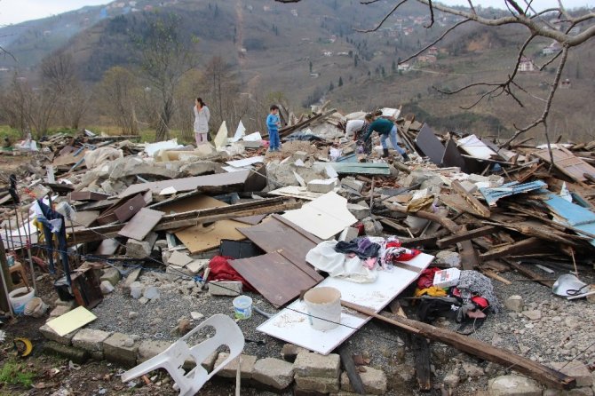 Trabzon’da Kız Kardeşlerinin Evini Yıkmakla Suçlanan Kardeşler Kendilerini Savundu