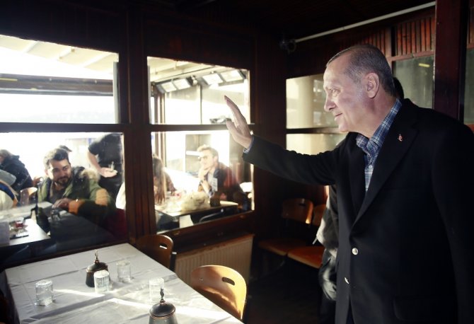 Erdoğan Çay Bahçesinde Vatandaşlarla Sohbet Etti