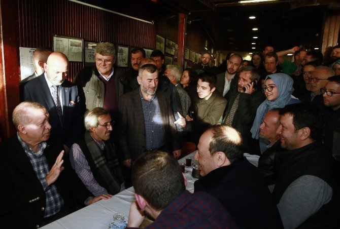 Erdoğan Çay Bahçesinde Vatandaşlarla Sohbet Etti