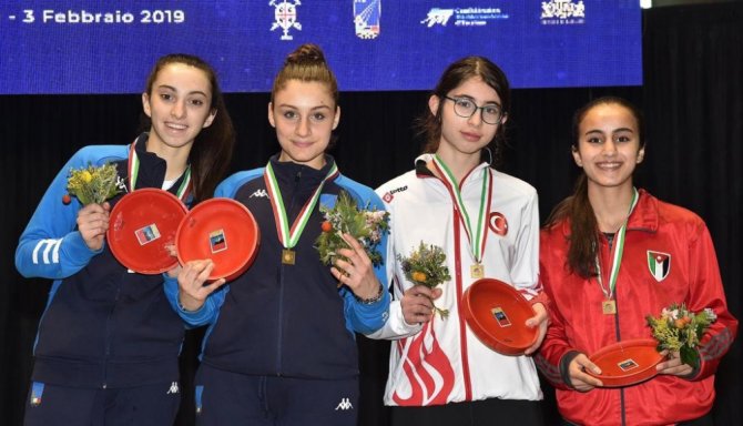 İtalya’da Bir Bronz Da Alisa İsbir’den