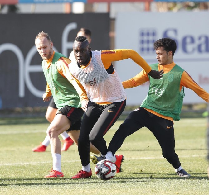 G.saray’da Emre Akbaba Mutluluğu