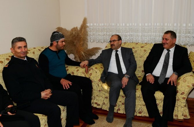 Kuzey Irak’ta Yaralanan Trabzonlu Gaziye Vali Ustaoğlu’ndan “Geçmiş Olsun” Ziyareti