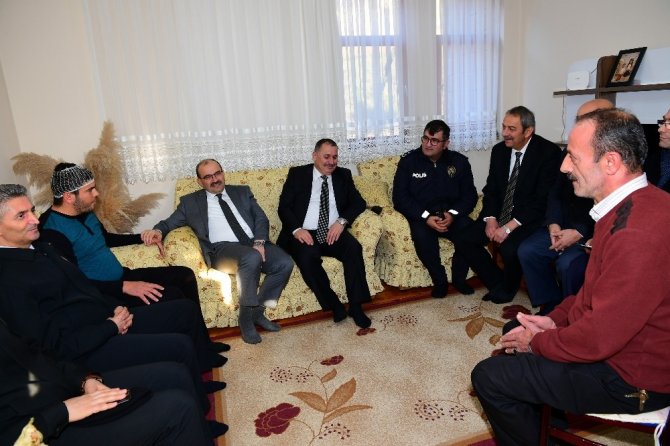 Kuzey Irak’ta Yaralanan Trabzonlu Gaziye Vali Ustaoğlu’ndan “Geçmiş Olsun” Ziyareti