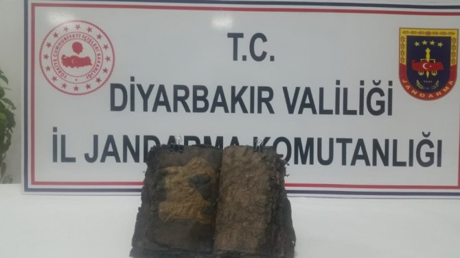 Altın Yazmalı Bin 200 Yıllık İncil Ele Geçirildi
