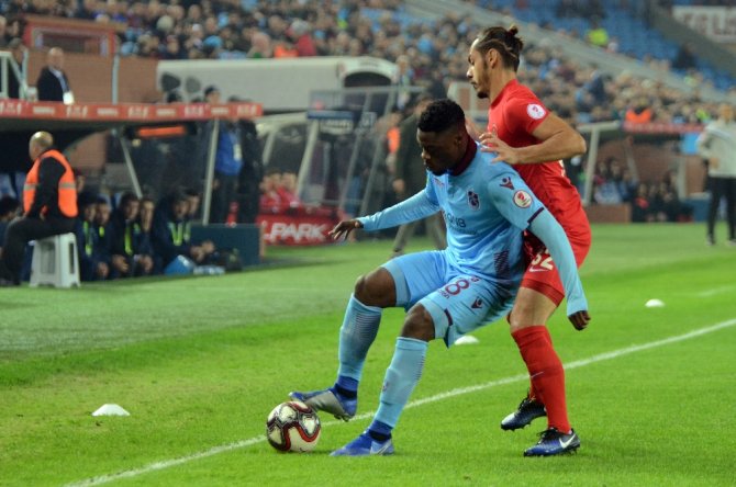 İlk Yarı Sessiz Bitti