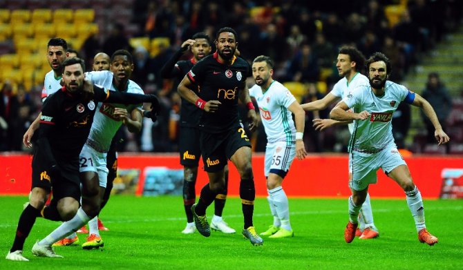 İlk Yarı Galatasaray’ın Üstünlüğüyle Bitti