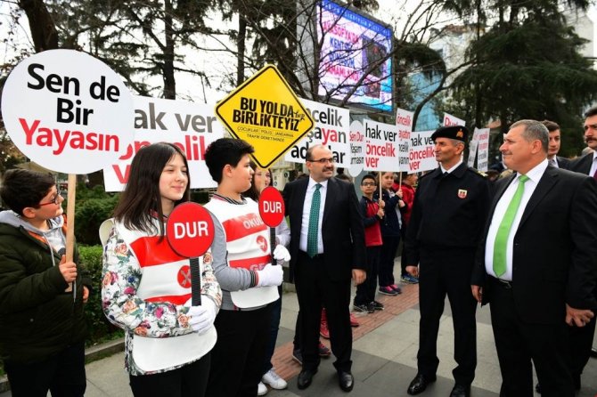 “Öncelik Hayatın, Öncelik Yayanın” Sloganı İle Trabzon’da Sokağa Çıktılar