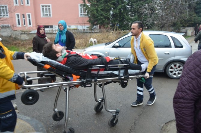 Freni Patlayan Dolmuş Duvara Çarptı: 8 Yaralı